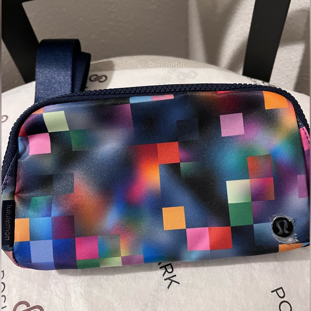 LULULEMON NWT AUTHENTIC EVERYWHERE CROSSBODY PRIDE BELT 1L BAG